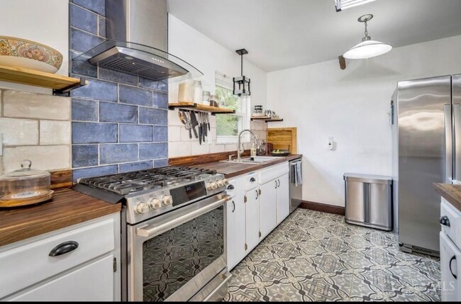 Foto del edificio - 515 Maxine Dr