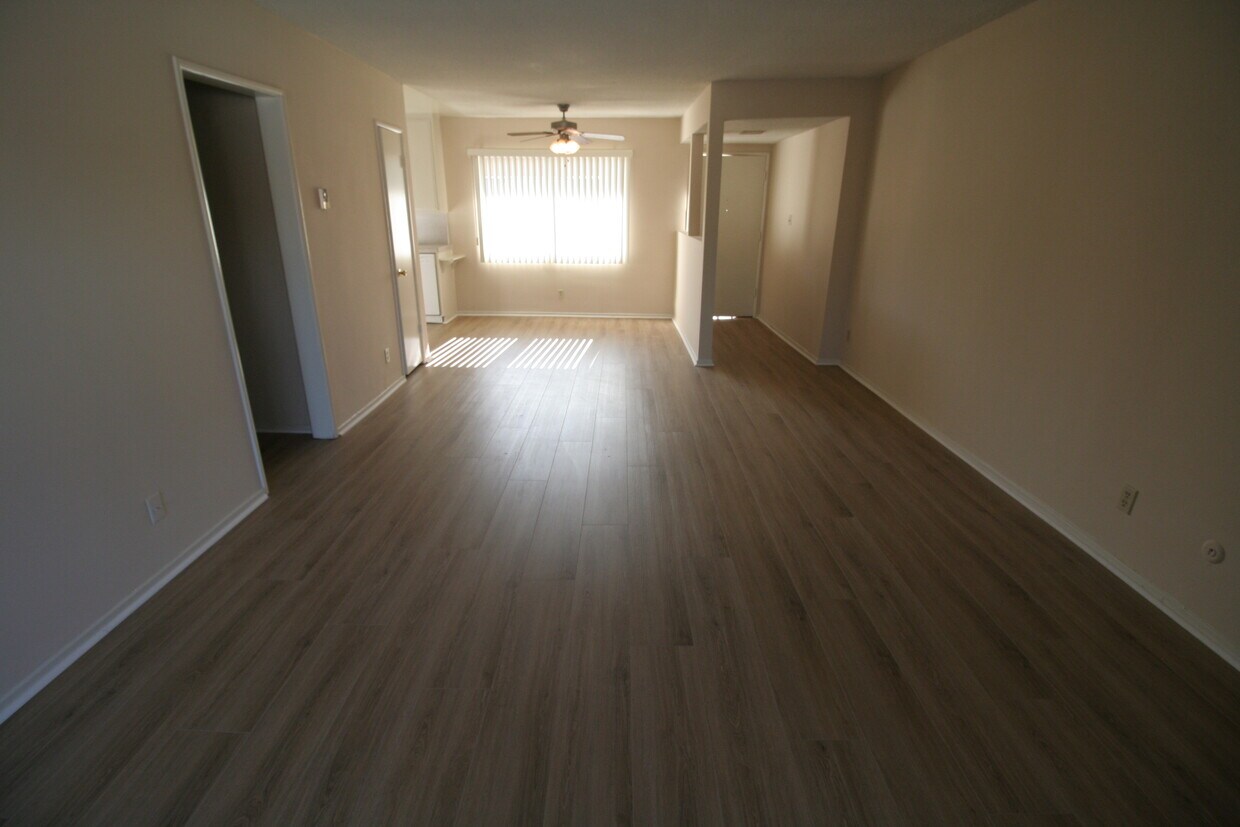 Primary Photo - 1110 S Oakhurst Dr