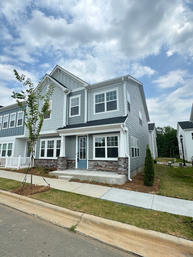Primary Photo - Built in 2024 End Unit with very convenien...