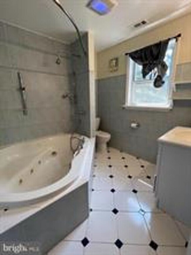 Building Photo - CHARMING BRICK COLONIAL HOME IN ROCKVILLE,...