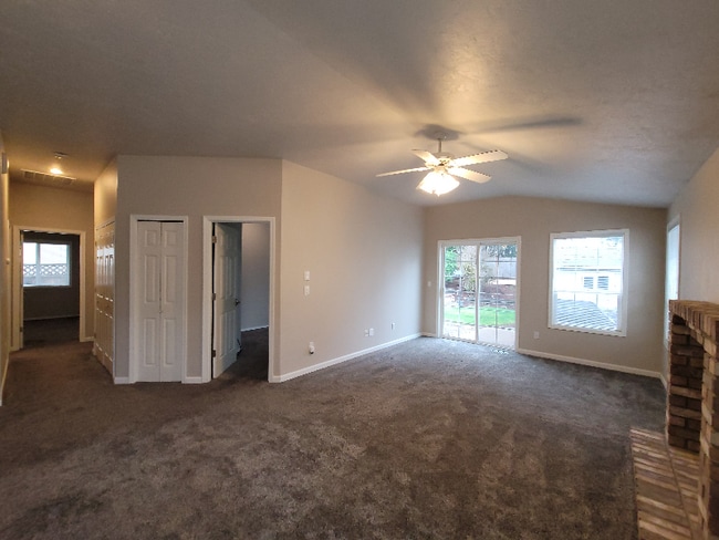 Building Photo - 5617 SW Windflower Dr