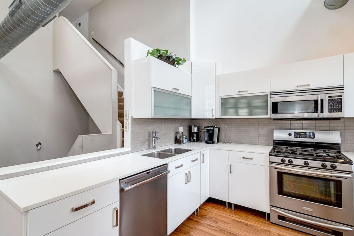 Foto principal - 870 N Orleans St