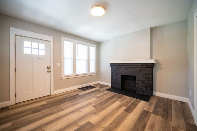 Foto del edificio - 699-701-701 E 4th Ave