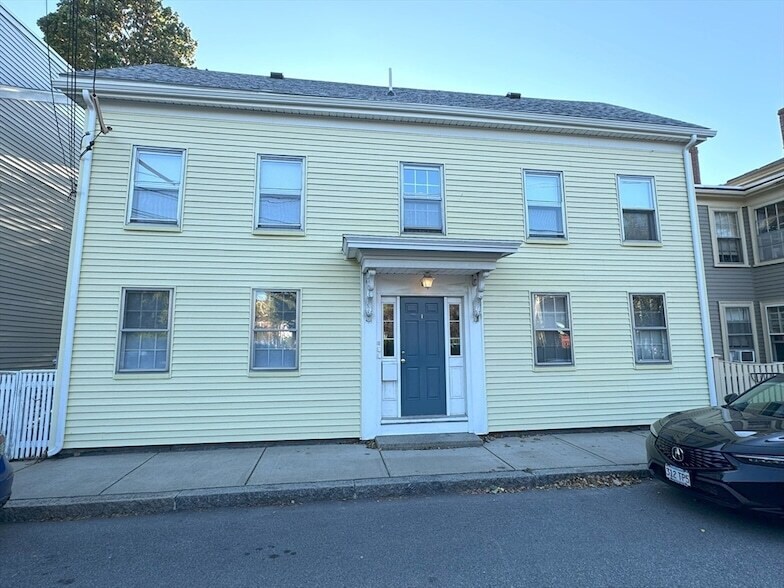 18 Hardy St Unit 2, Salem, MA 01970 Condo for Rent in Salem, MA