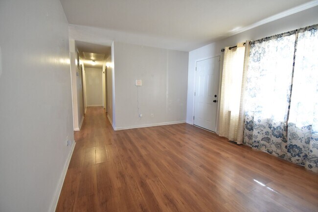 Foto del edificio - 3 Bedroom 1 Bathroom  - Pets Considered.