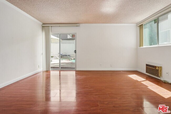 Foto del edificio - 530 S Barrington Ave