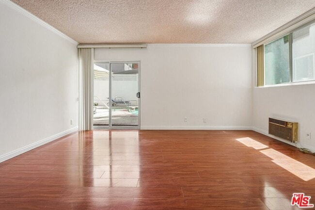 Building Photo - 530 S Barrington Ave