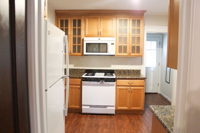 Building Photo - Single-Family Home in Greenbush Neighborhood!