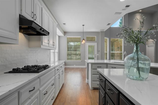 Building Photo - 6909 Ravenwood Dr