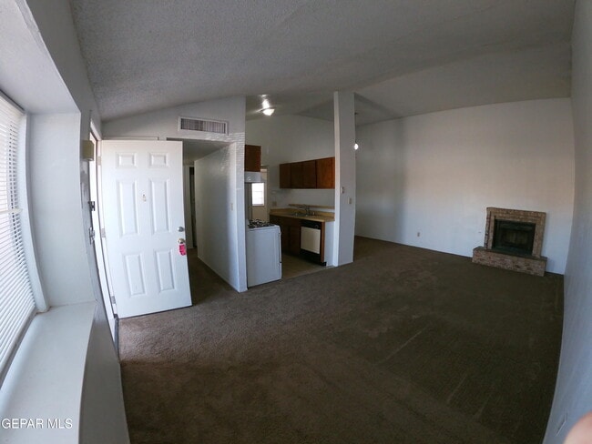 Building Photo - 1922 Lake Omega St