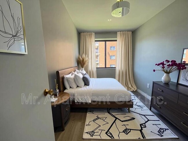 Building Photo - 50 Mohawk Rd W