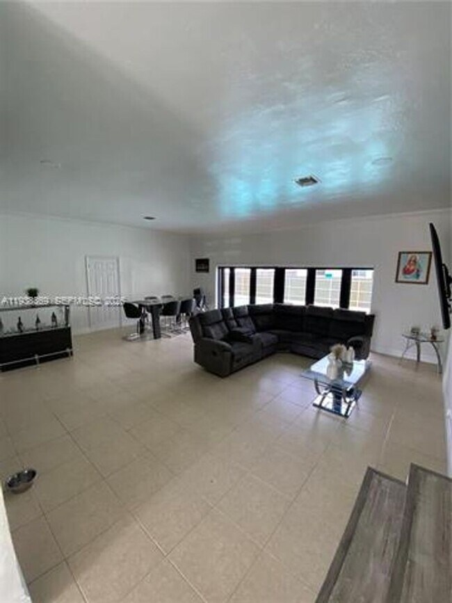 Foto del edificio - 8531 SW 16th Terrace