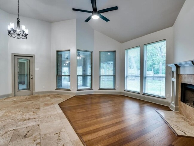 Building Photo - 6 Bedroom Single Family Home in Cedar Hill