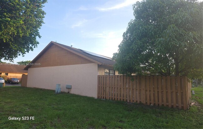 Foto del edificio - 6743 NW 192nd Ln