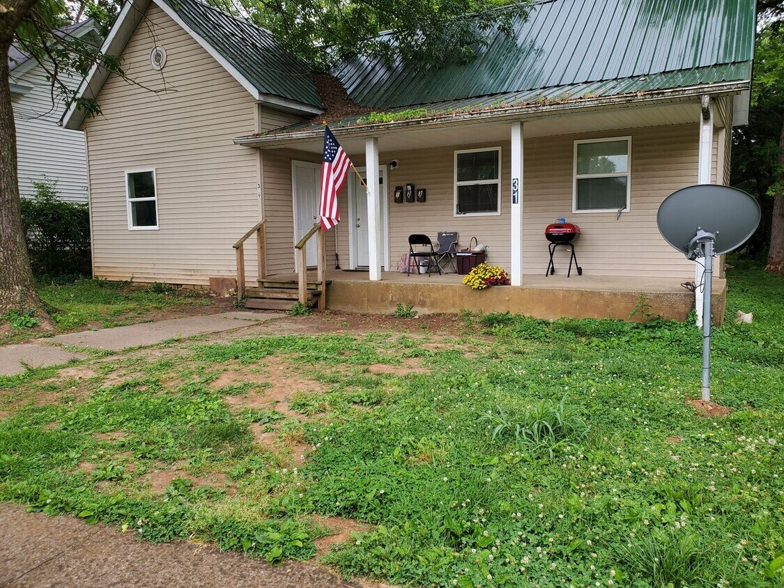 Foto principal - 319 Woodford Ave