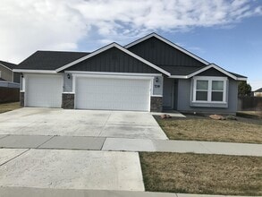 Building Photo - 739 N Pringlewood Pl