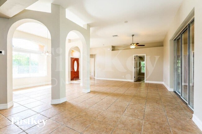 Building Photo - 713 McKinley Ave