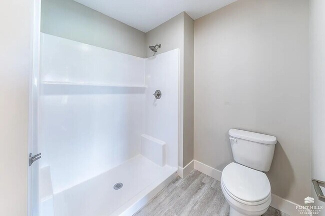Foto del edificio - Open-Concept Modern 3 Bedroom, 3 bathroom house