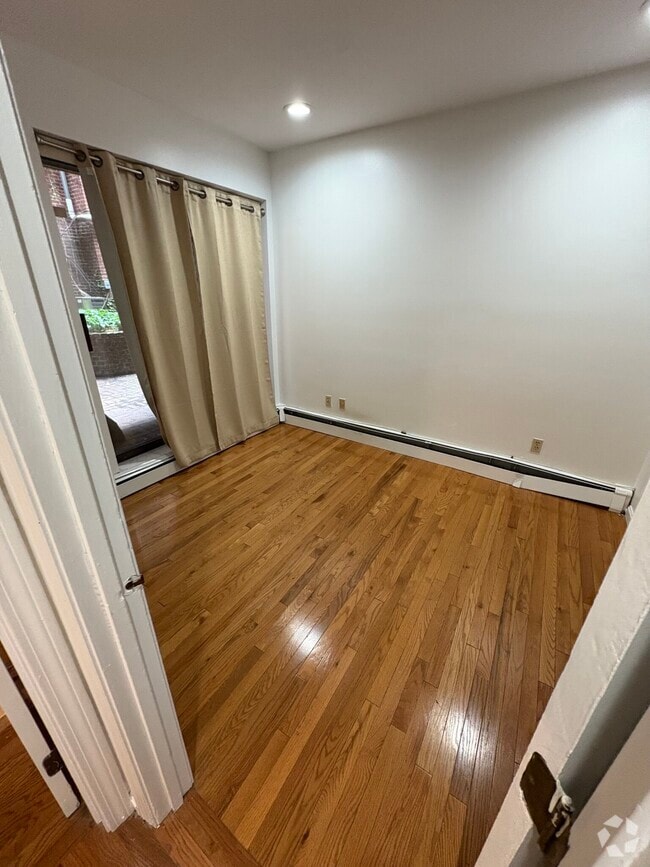 Building Photo - 390 Riverway
