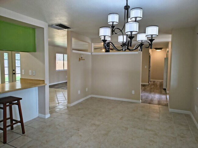 Building Photo - 4 Bedroom Happy Valley Home!