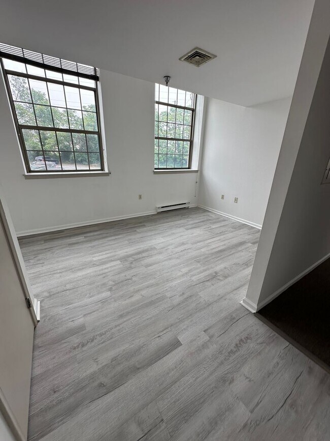 Building Photo - 149 Wilson St