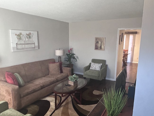 Building Photo - 318 Moir St