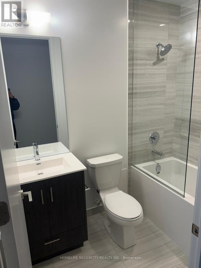 Building Photo - 180 Front St E