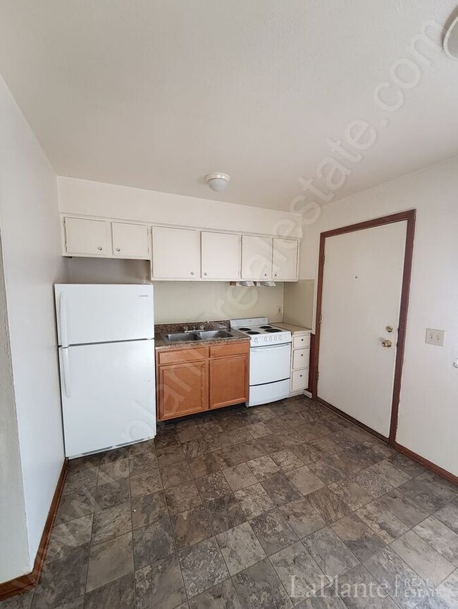 Building Photo - Cozy Studio in East Toledo for Rent