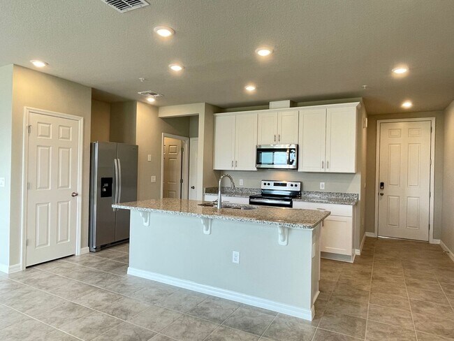 Building Photo - 3 Bedroom, 2.5 Bath Town Home in Greens at...