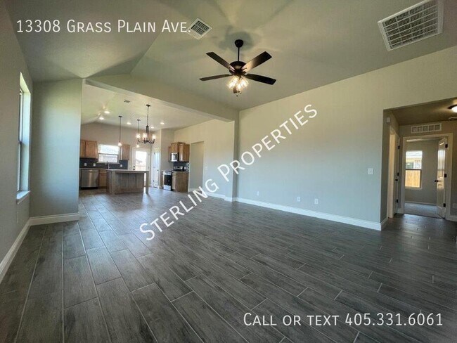 Foto del edificio - 13308 Grass Pln Ave