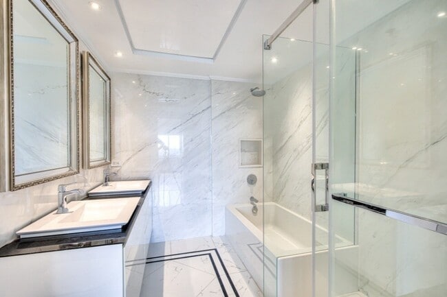 Building Photo - Royal Westmount - Il Palazzo luxury residence