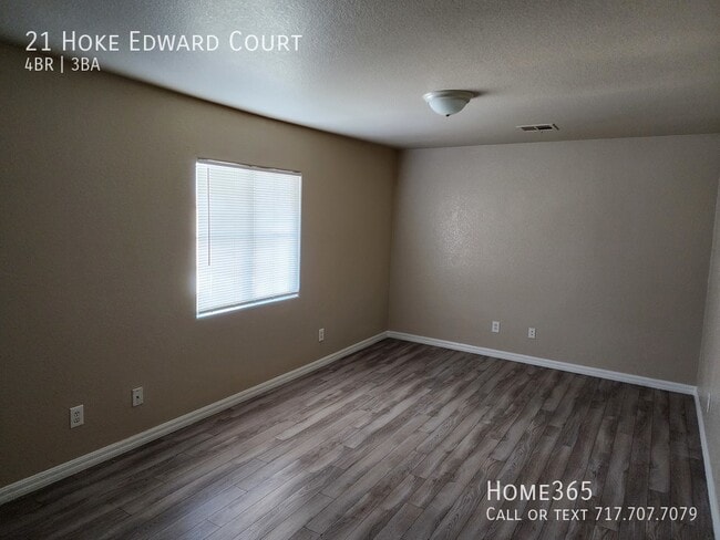 Building Photo - Great price for this fabulous 4 Bed 2.5 Ba...