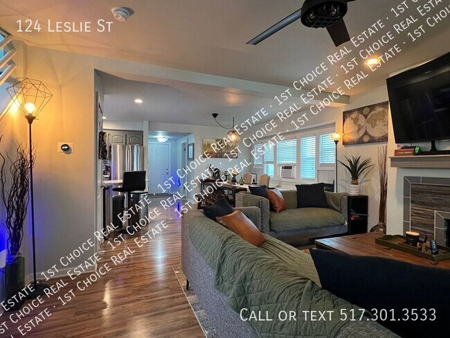 Building Photo - Fantastic 3-BDR 2-BTH House in the Eastsid...