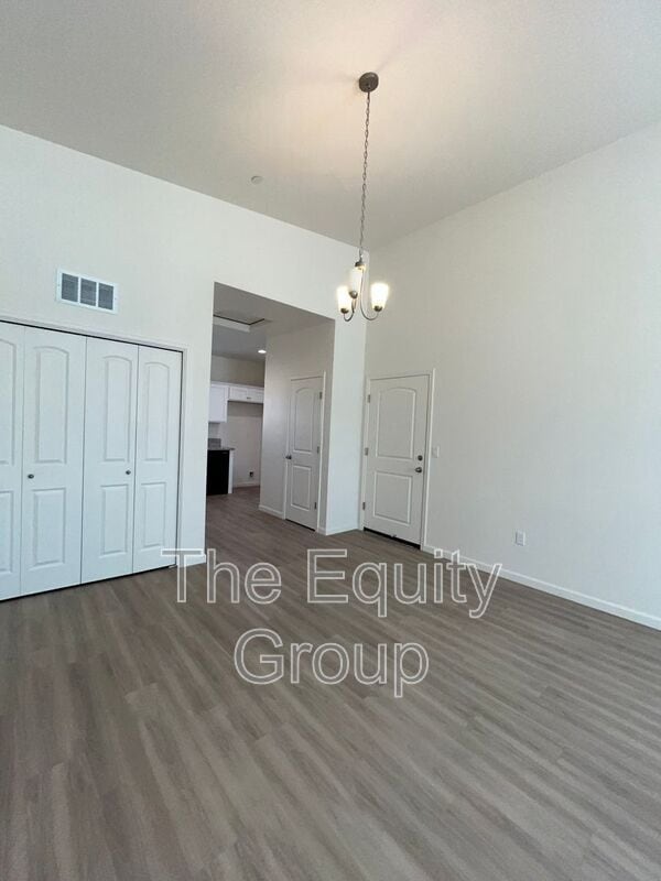 Building Photo - 4114 E Kaweah Ave