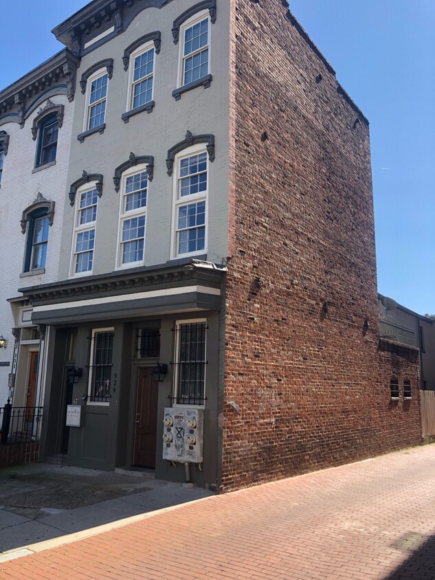 Primary Photo - 924 N St NW