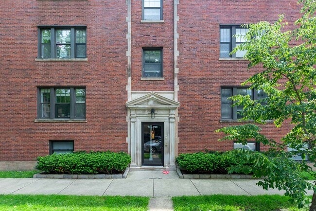 Building Photo - 912 Crain St