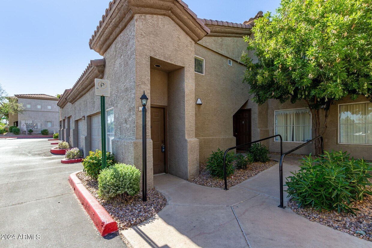 Primary Photo - 3236 E Chandler Blvd