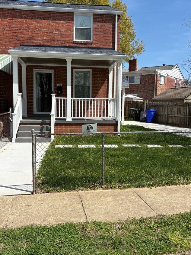 Beautifully Rebuilt Three Bedroom Duplex Near Four Mile Run and I-395 - Beautifully Rebuilt Three Bedroom Duplex Near Four Mile Run and I-395