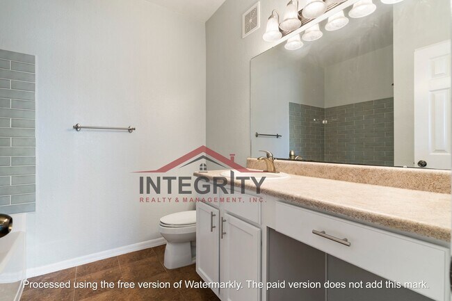 Building Photo - 2 BED \ 2 BATH in Point Meadows