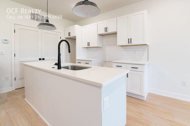 Building Photo - 3 Bed Brewerytown  Apartment