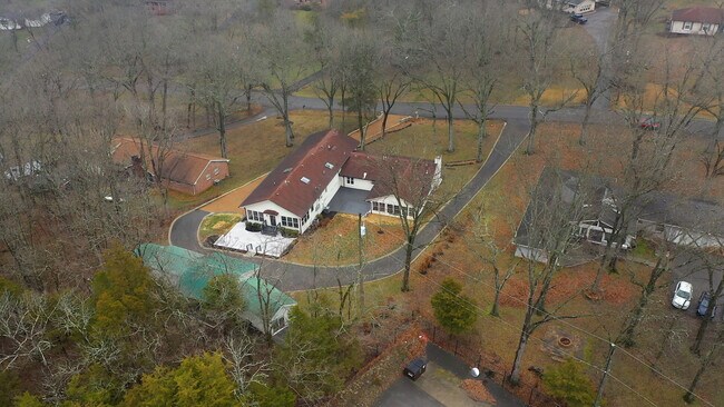 Building Photo - 609 Clematis Dr