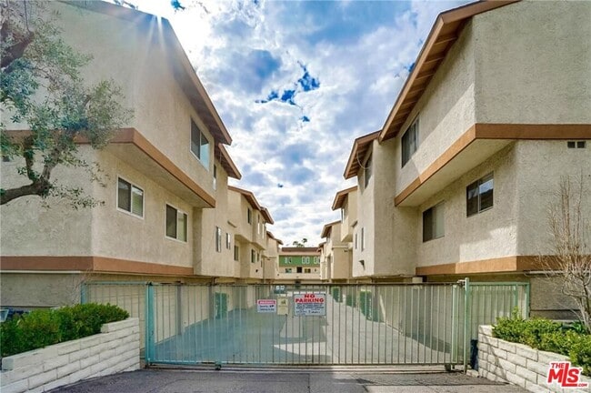 Foto del edificio - 12366 Chandler Blvd