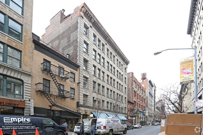 Building Photo - 114 W 17th St