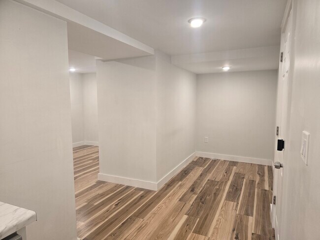 Foto del edificio - 81 Bailey Rd