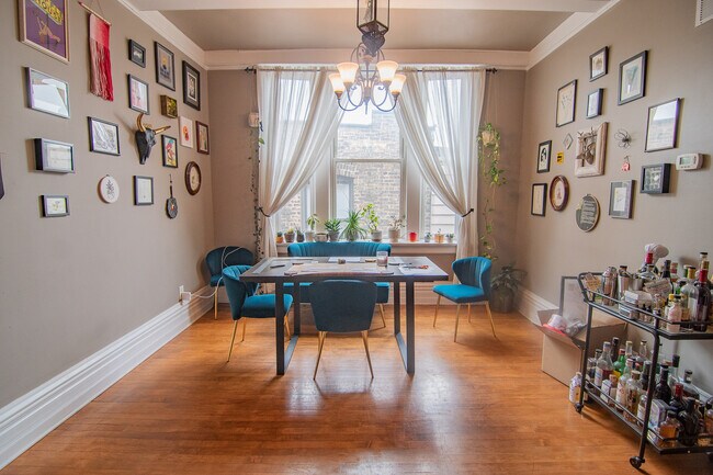 Foto del edificio - 4022 N Clarendon Ave