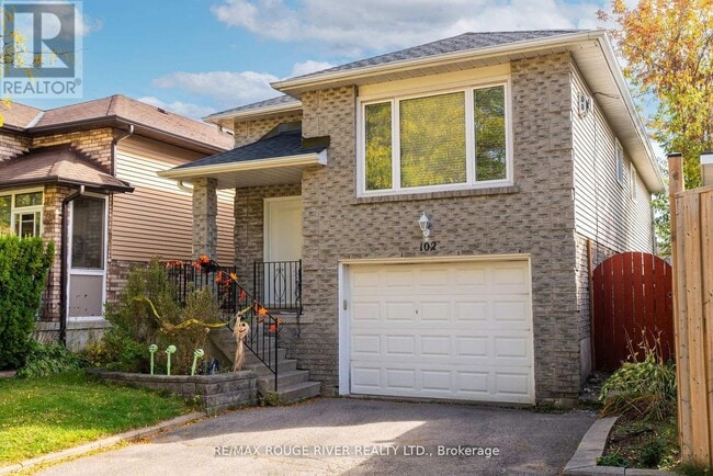 Building Photo - 102 Turnberry Crescent