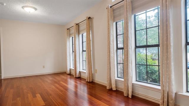 Foto del edificio - 6606 Cliffwood Ct