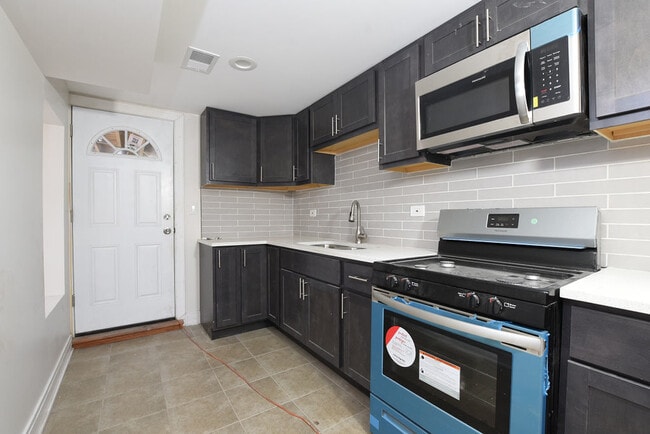 Building Photo - 4248 N Damen Ave