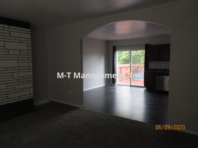 Foto del edificio - 8823 E Broadway Ave