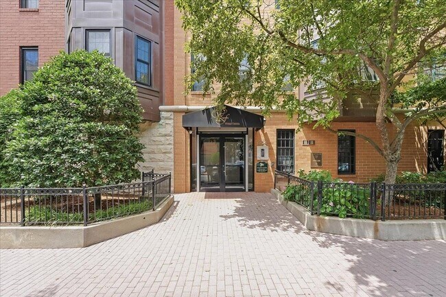Foto del edificio - 904 Jefferson St